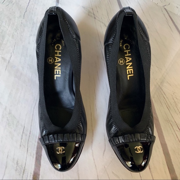 CHANEL Shoes - CHANEL Escarpins Black Leather Elastic Ballet Pump
